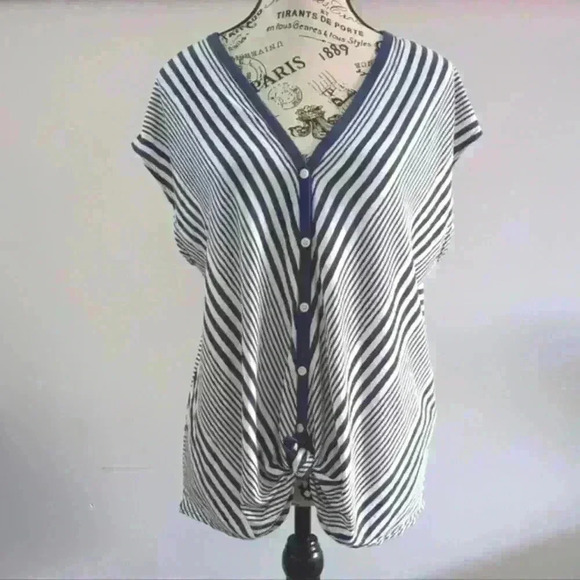 MAX STUDIO | Women's White/Navy Chevron Striped Sleeveless Button Down  … - Picture 1 of 4